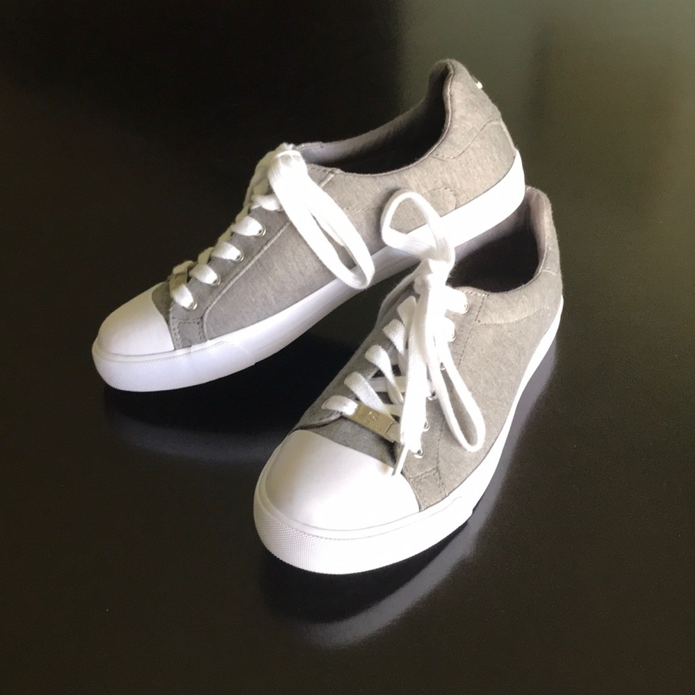 NWOB Guess canvas sneakers